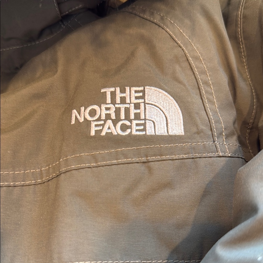 The North Face Kids Army Green Parka - Picture 3 of 7